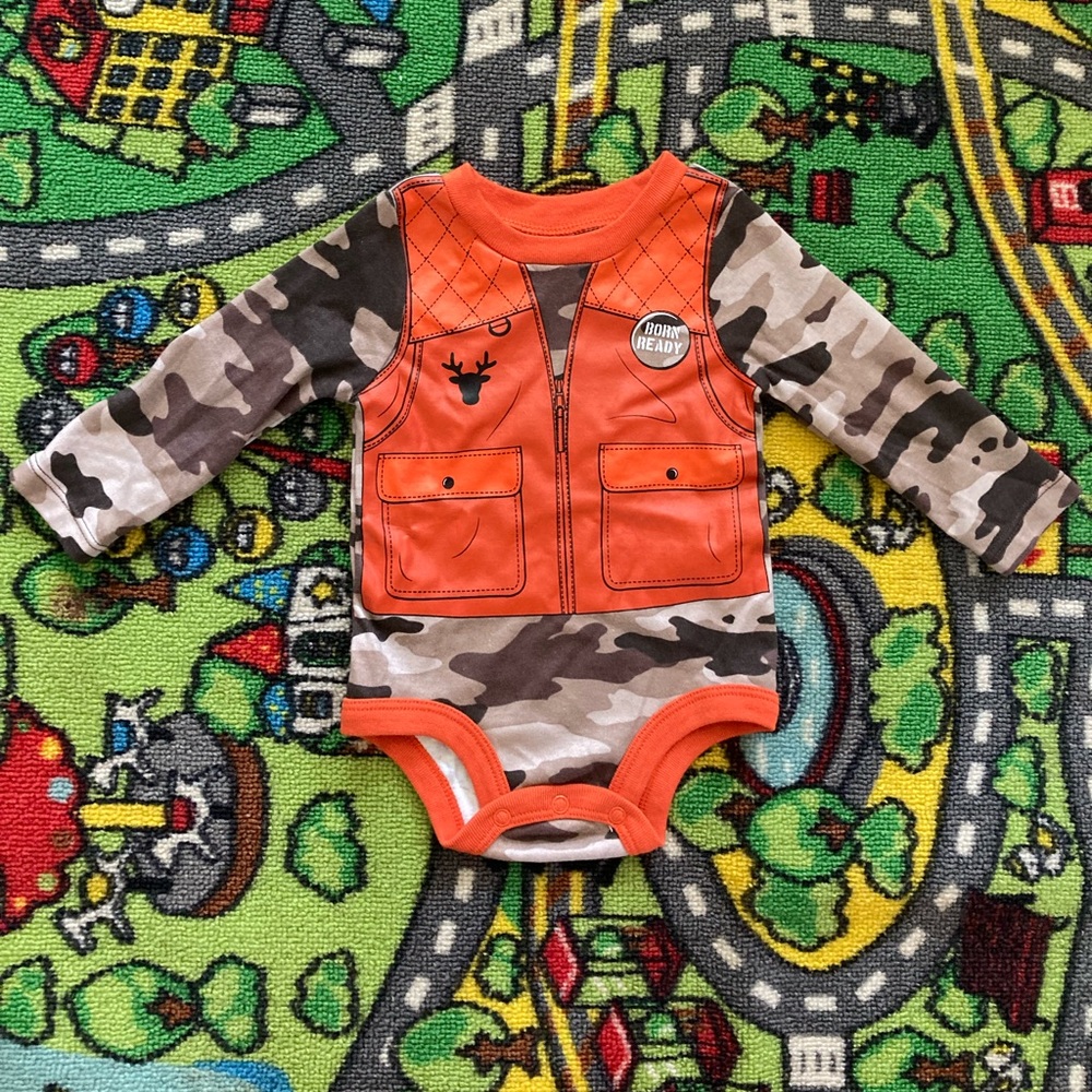 Young hunters onesie 3-6 months 📬SEND ANY OFFER 🖋